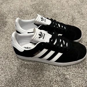 ADIDAS Women’s Gazelle Size 6.5, Black, White and Gold.